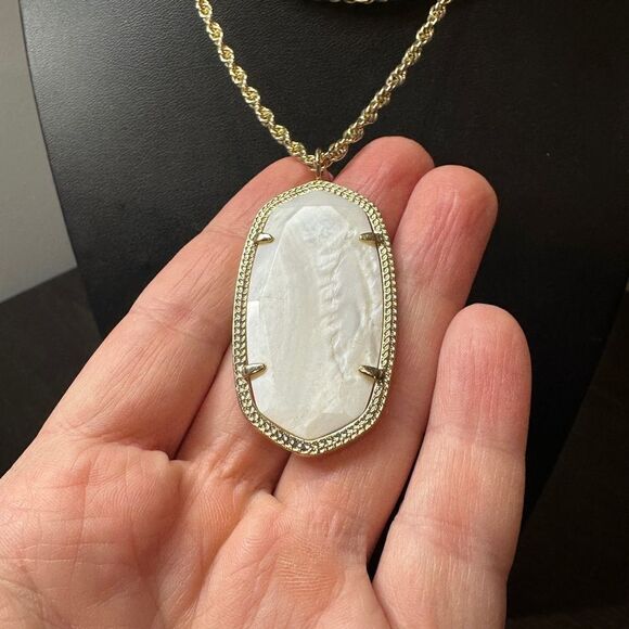 Kendra Scott Rae Ivory Mother of Pearl in gold tone necklace! - Picture 6 of 11